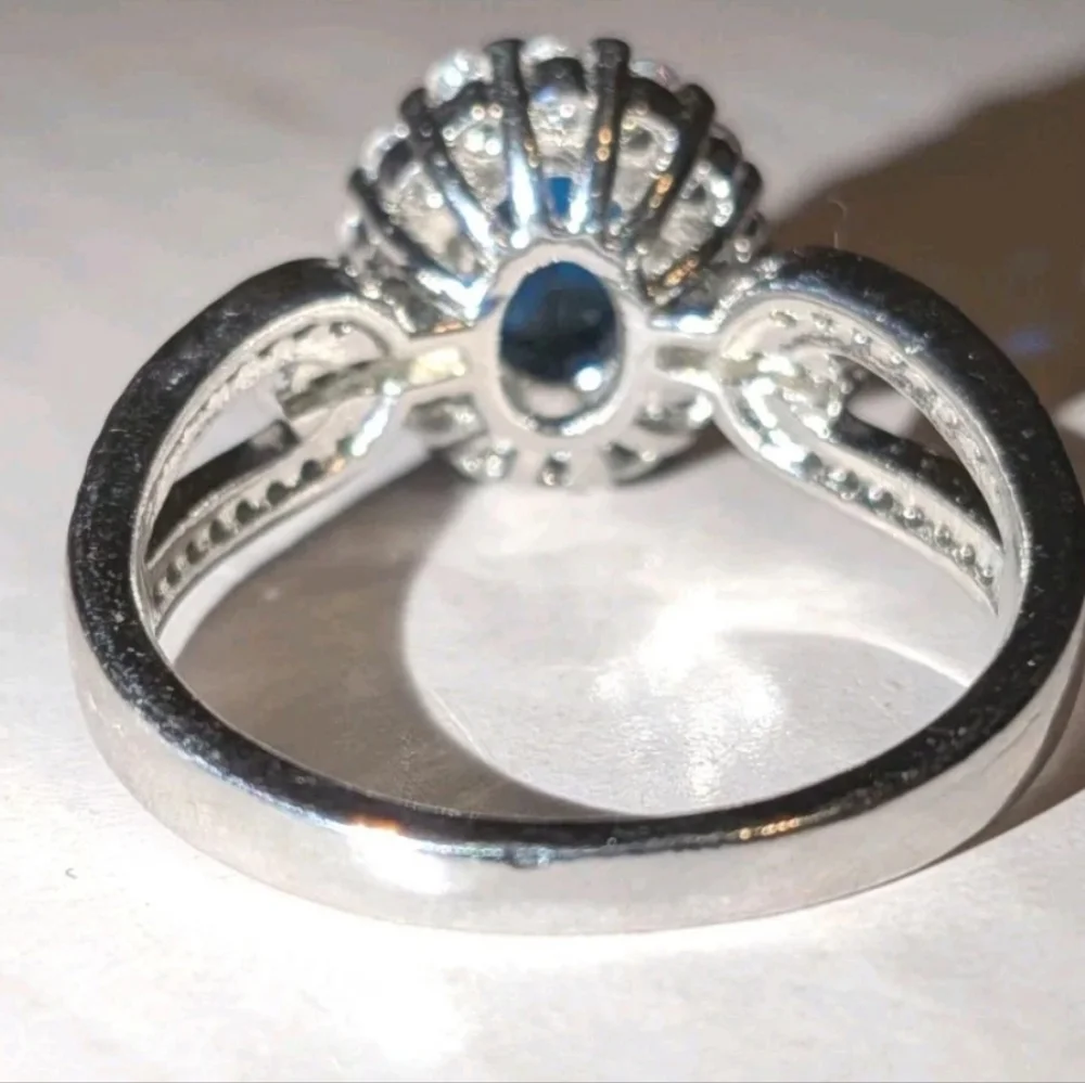 Stunning Ladie's Sapphire Gemstone Zirconia Engagement Ring Sz 7